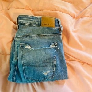 Cute ripped American eagle jeans